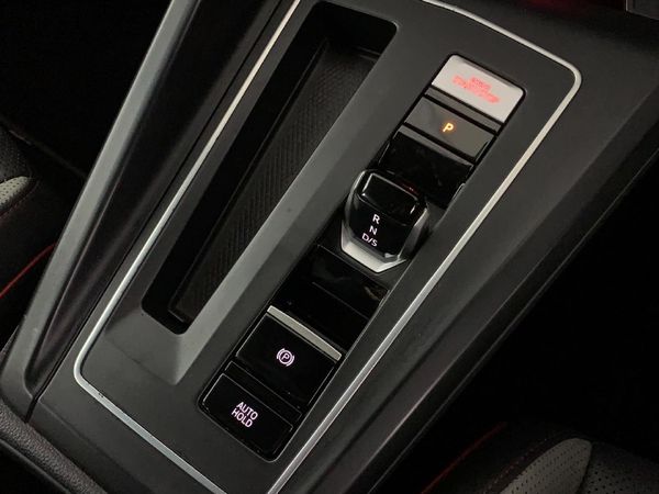 2022-Volkswagen-Golf-8-GTI-20-TSI-Auto image:9