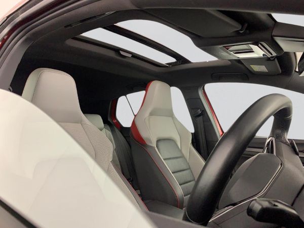 2022-Volkswagen-Golf-8-GTI-20-TSI-Auto image:16