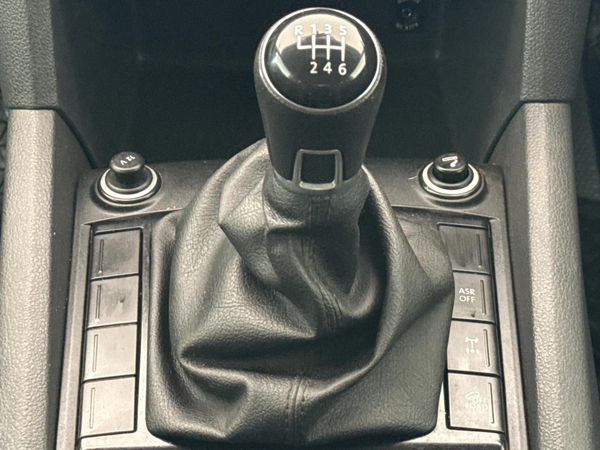 2014-Volkswagen-Amarok-20-TDI-Trendline-103kW-Double-Cab image:10