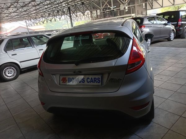2012-Ford-Fiesta-16-TDCi-Ambiente-5-dr image:9