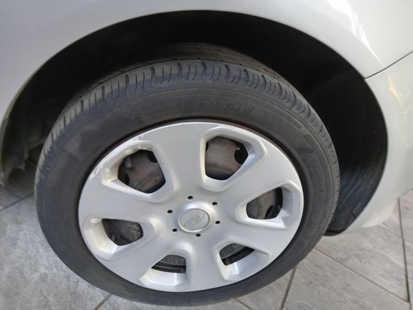 2012-Ford-Fiesta-16-TDCi-Ambiente-5-dr image:10