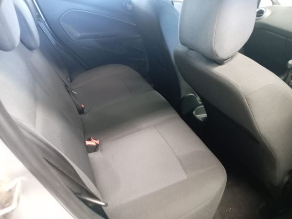 2012-Ford-Fiesta-16-TDCi-Ambiente-5-dr image:12