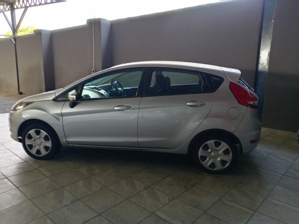 2012-Ford-Fiesta-16-TDCi-Ambiente-5-dr image:1