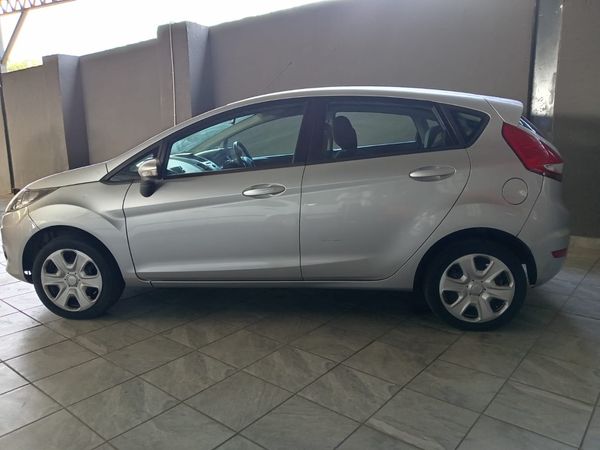 2012-Ford-Fiesta-16-TDCi-Ambiente-5-dr image:5