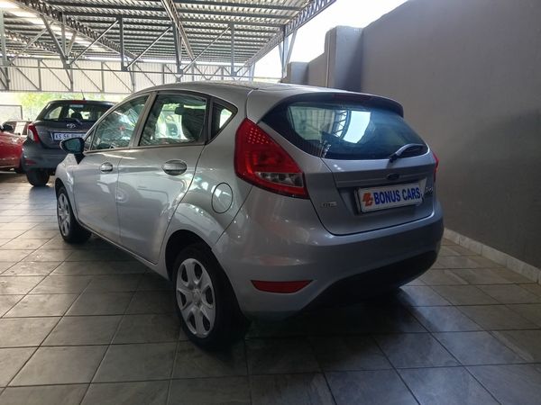 2012-Ford-Fiesta-16-TDCi-Ambiente-5-dr image:6