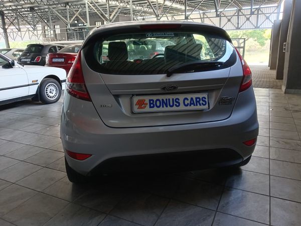 2012-Ford-Fiesta-16-TDCi-Ambiente-5-dr image:8