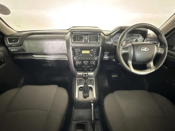 2022-Mahindra-Pik-Up-22-mHawk-S6-Karoo-Auto-Double-Cab image:1