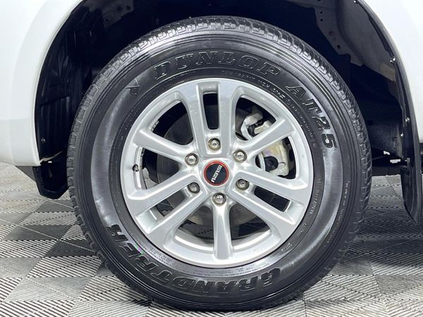 2023-Isuzu-D-Max-19-DDI-LS-4x4-Auto-Double-Cab image:4