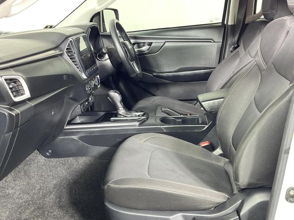 2023-Isuzu-D-Max-19-DDI-LS-4x4-Auto-Double-Cab image:8