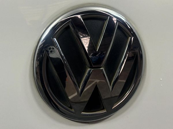 2015-Volkswagen-Amarok-20-BiTDI-Highline-132kW-Auto-Double-Cab image:11