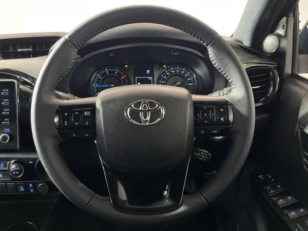 2022-Toyota-Hilux-28-GD-6-Raised-Body-Legend-4x4-Auto-Double-Cab image:11