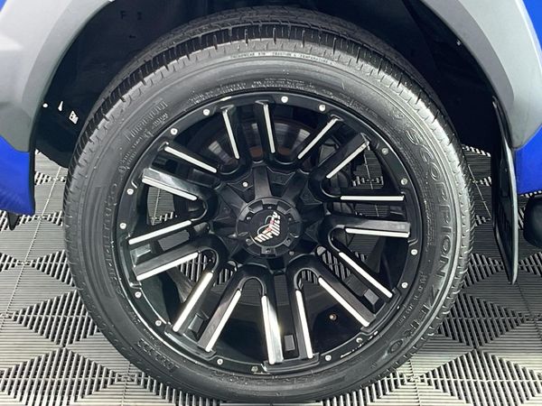 2022-Toyota-Hilux-28-GD-6-Raised-Body-Legend-4x4-Auto-Double-Cab image:4