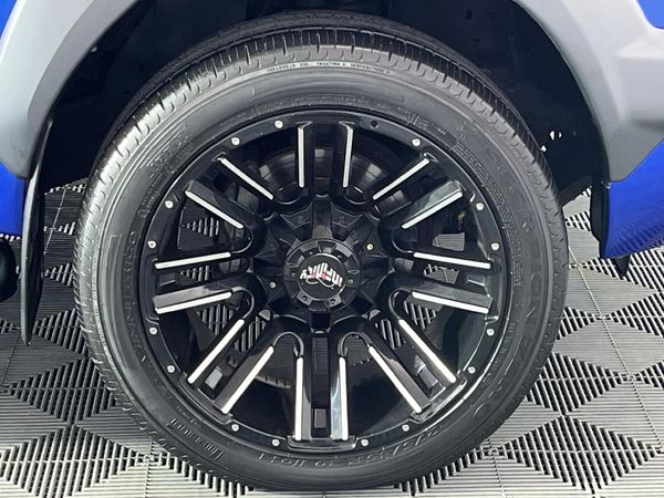 2022-Toyota-Hilux-28-GD-6-Raised-Body-Legend-4x4-Auto-Double-Cab image:5