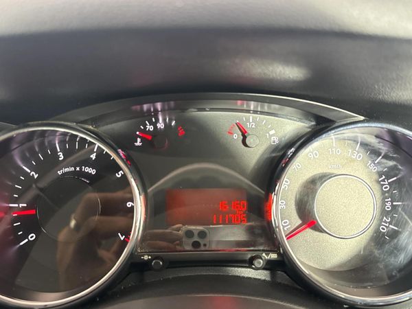 2011-Peugeot-3008-16-VTi-Comfort-Access image:2