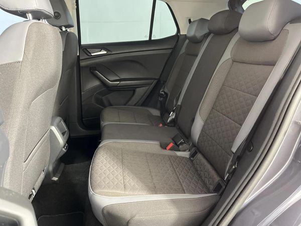 2023-Volkswagen-T-Cross-15-TSI-R-Line-Auto image:3