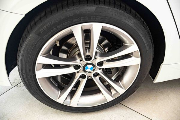2016-BMW-4-Series-420d-Gran-Coupe-Auto image:9
