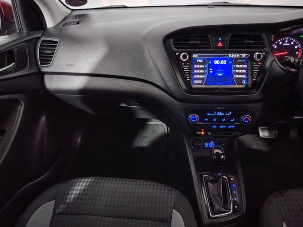 2018-Hyundai-i20-14-Fluid-Auto image:11