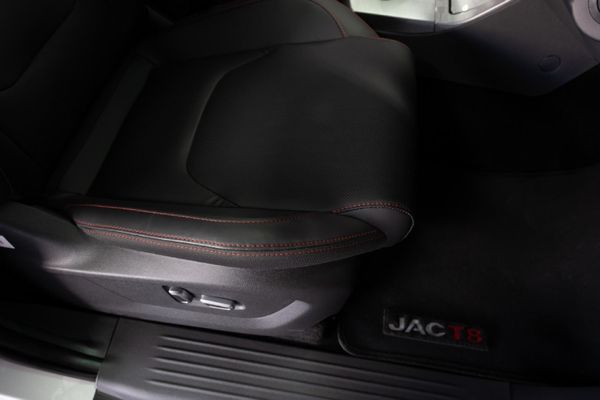 2026-JAC-T8-20-CDI-Lux-Double-Cab image:4