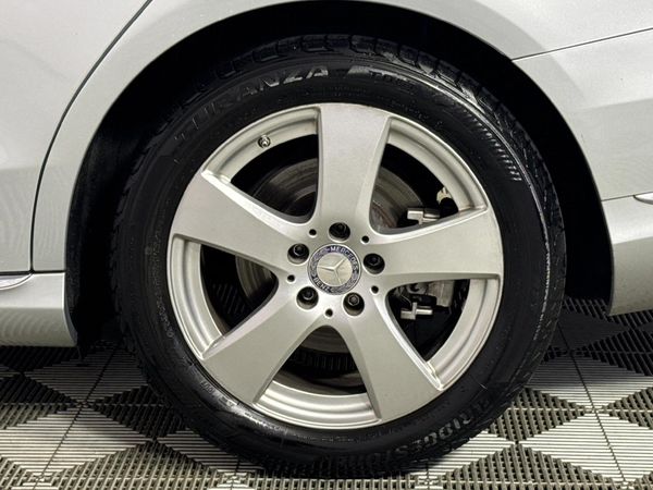 2015-Mercedes-Benz-C-Class-C-200-Auto image:6