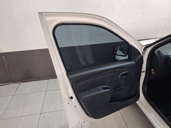 2019-Nissan-NP200-16-SE image:3