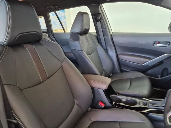 2026-Toyota-Corolla-Cross-18-XS image:9