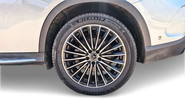 2025-Mercedes-Benz-GLC-300D-4Matic image:8