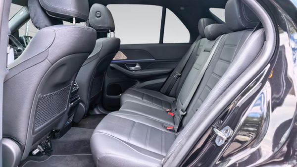 2026-Mercedes-Benz-GLE-450d-4Matic image:14