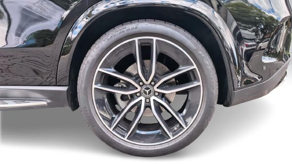 2026-Mercedes-Benz-GLE-450d-4Matic image:4