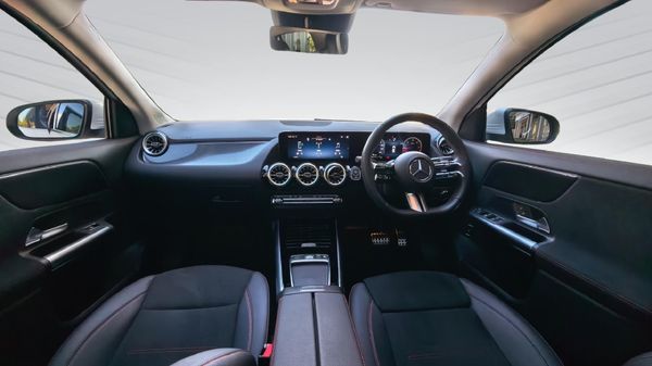 2026-Mercedes-Benz-GLA-200d-Progressive-Auto image:11