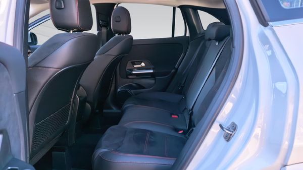 2026-Mercedes-Benz-GLA-200d-Progressive-Auto image:14