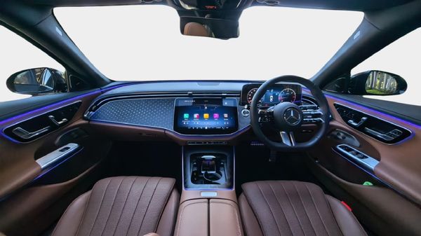 2026-Mercedes-Benz-E-Class-E220d-Avantgarde image:11