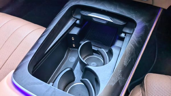 2026-Mercedes-Benz-E-Class-E220d-Avantgarde image:12