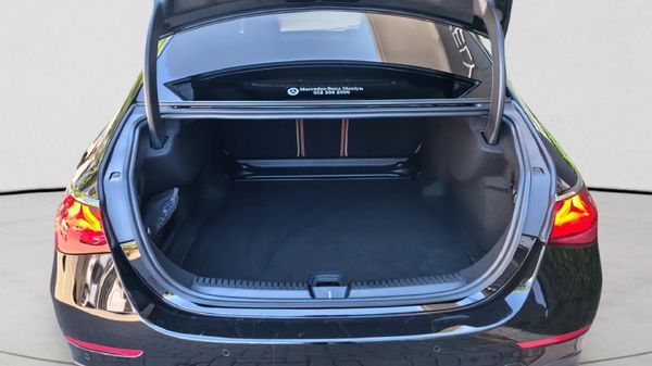 2026-Mercedes-Benz-E-Class-E220d-Avantgarde image:15