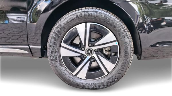 2025-Mercedes-Benz-EQV-300 image:4