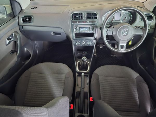 2012-Volkswagen-Polo-16-TDI-Comfortline-5-dr image:9