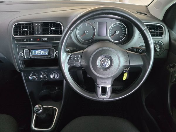 2012-Volkswagen-Polo-16-TDI-Comfortline-5-dr image:10