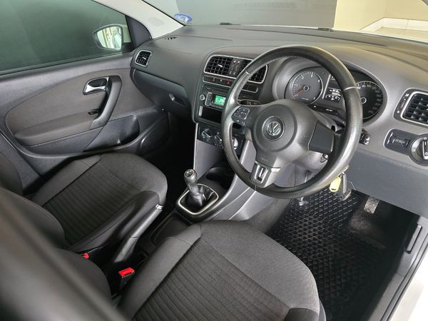 2012-Volkswagen-Polo-16-TDI-Comfortline-5-dr image:11