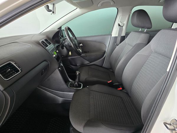 2012-Volkswagen-Polo-16-TDI-Comfortline-5-dr image:12