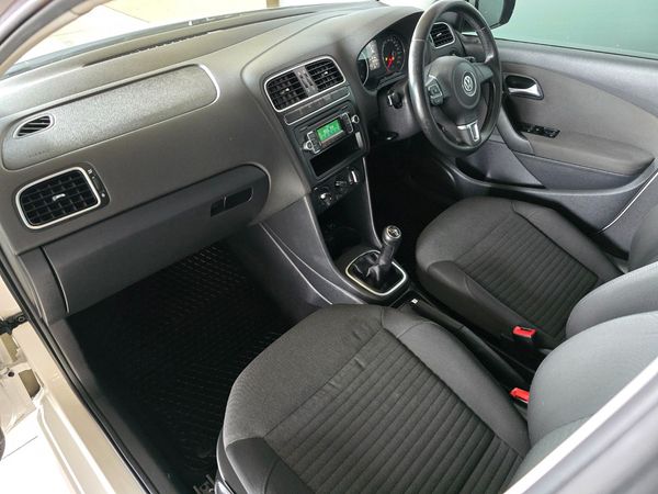 2012-Volkswagen-Polo-16-TDI-Comfortline-5-dr image:13