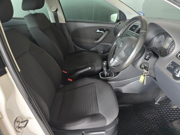 2012-Volkswagen-Polo-16-TDI-Comfortline-5-dr image:14