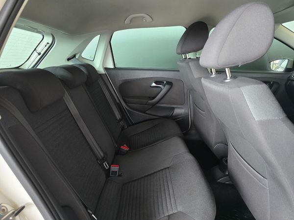 2012-Volkswagen-Polo-16-TDI-Comfortline-5-dr image:16