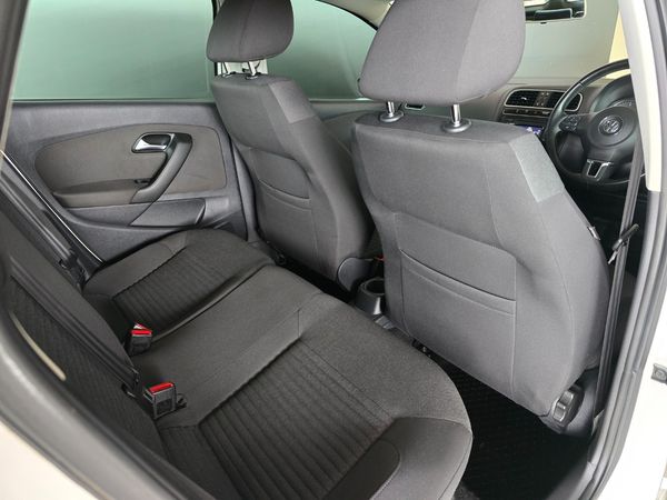 2012-Volkswagen-Polo-16-TDI-Comfortline-5-dr image:17