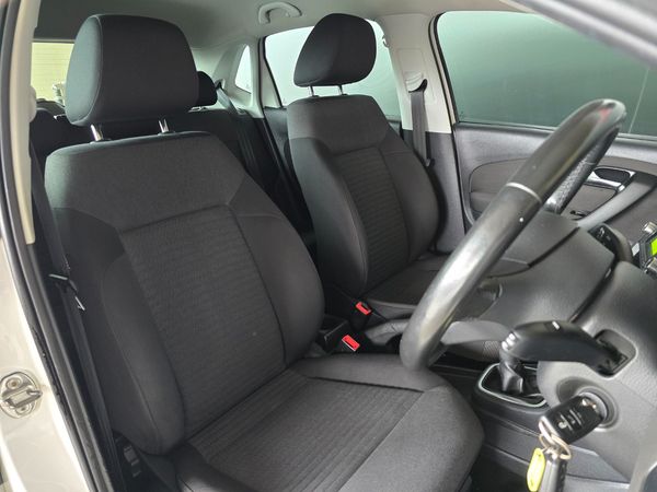 2012-Volkswagen-Polo-16-TDI-Comfortline-5-dr image:18