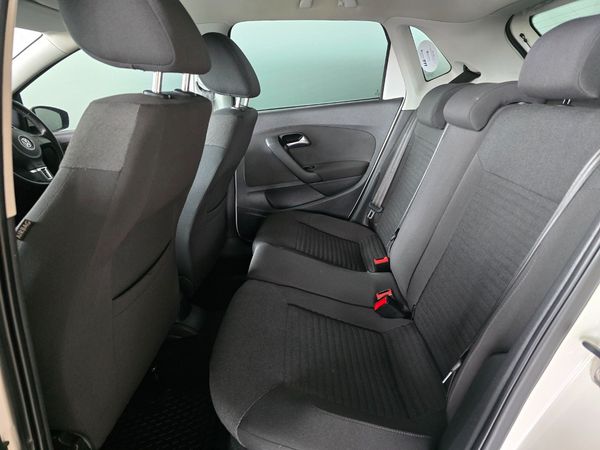 2012-Volkswagen-Polo-16-TDI-Comfortline-5-dr image:19