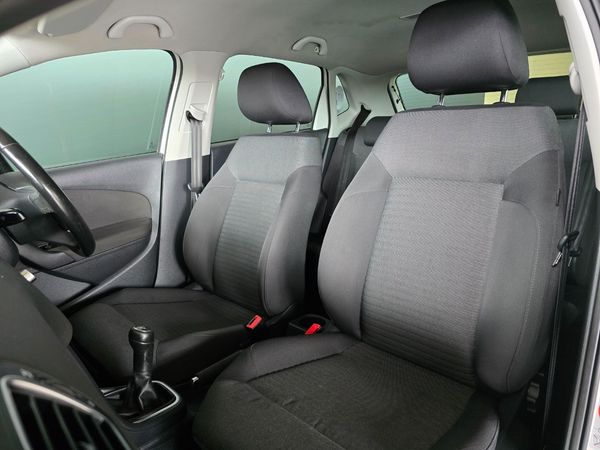 2012-Volkswagen-Polo-16-TDI-Comfortline-5-dr image:20