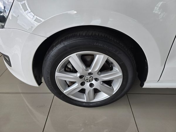 2012-Volkswagen-Polo-16-TDI-Comfortline-5-dr image:8