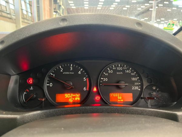 2013-Nissan-Navara-25-dCi-LE-4x4-Double-Cab image:10