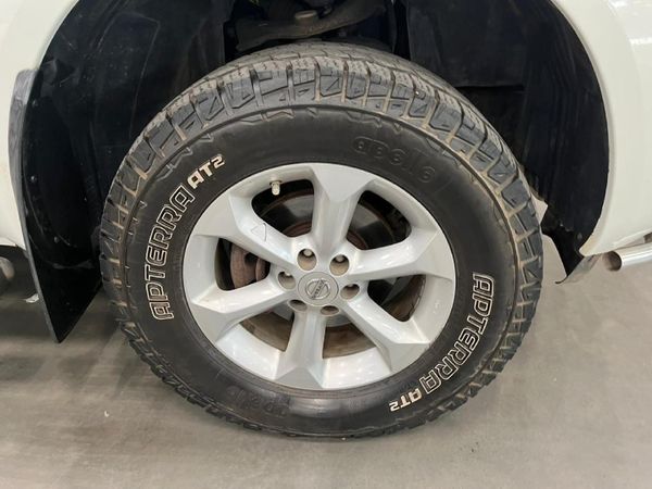 2013-Nissan-Navara-25-dCi-LE-4x4-Double-Cab image:8