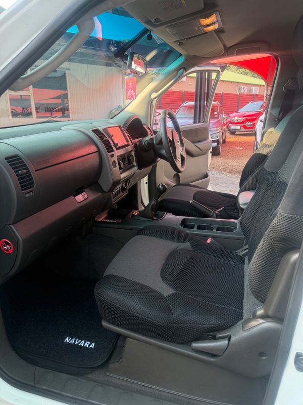 2006-Nissan-Navara-40-V6-Auto-4x4-Double-Cab image:3
