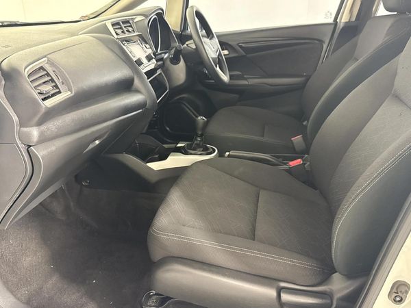 2022-Honda-WR-V-12-Comfort image:5